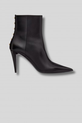 Rockstud boots in black leather