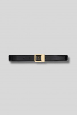 Female buckle belt in black shiny leather