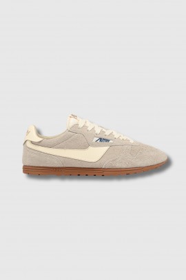 Windspin Low Wom beige suede trainers