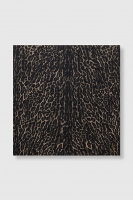 Grand foulard en soie imprimé léopard beige