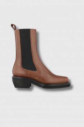 Hazel 11 boots in cognac leather