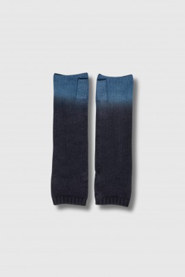Blue cashmere mittens