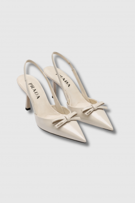 Beige patent leather pumps with back strap