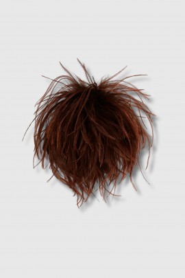 Broche en plumes d'autruche marron